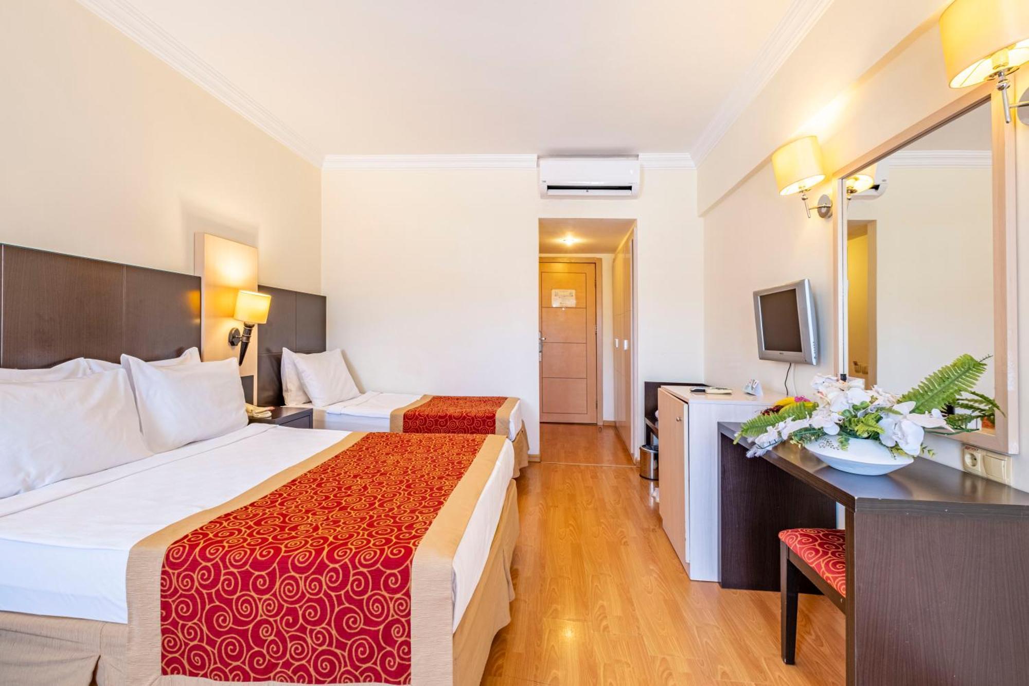 Viking Garden Hotel 케메르 외부 사진