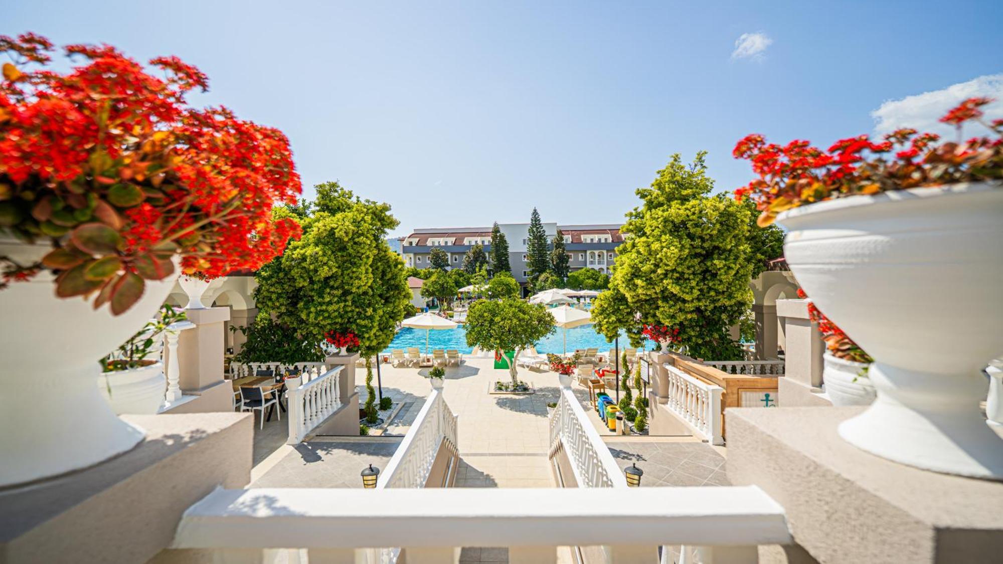 Viking Garden Hotel 케메르 외부 사진